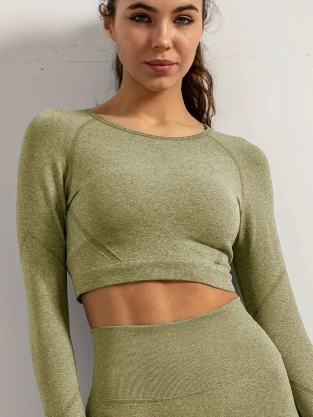 Seamless Long-Sleeve Workout Crop Top - Olive Green EUC